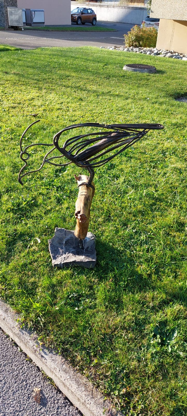 Metallkunstwerk von Nik Kläusler aus Bönigen – Inspiration für Auftragsarbeiten
