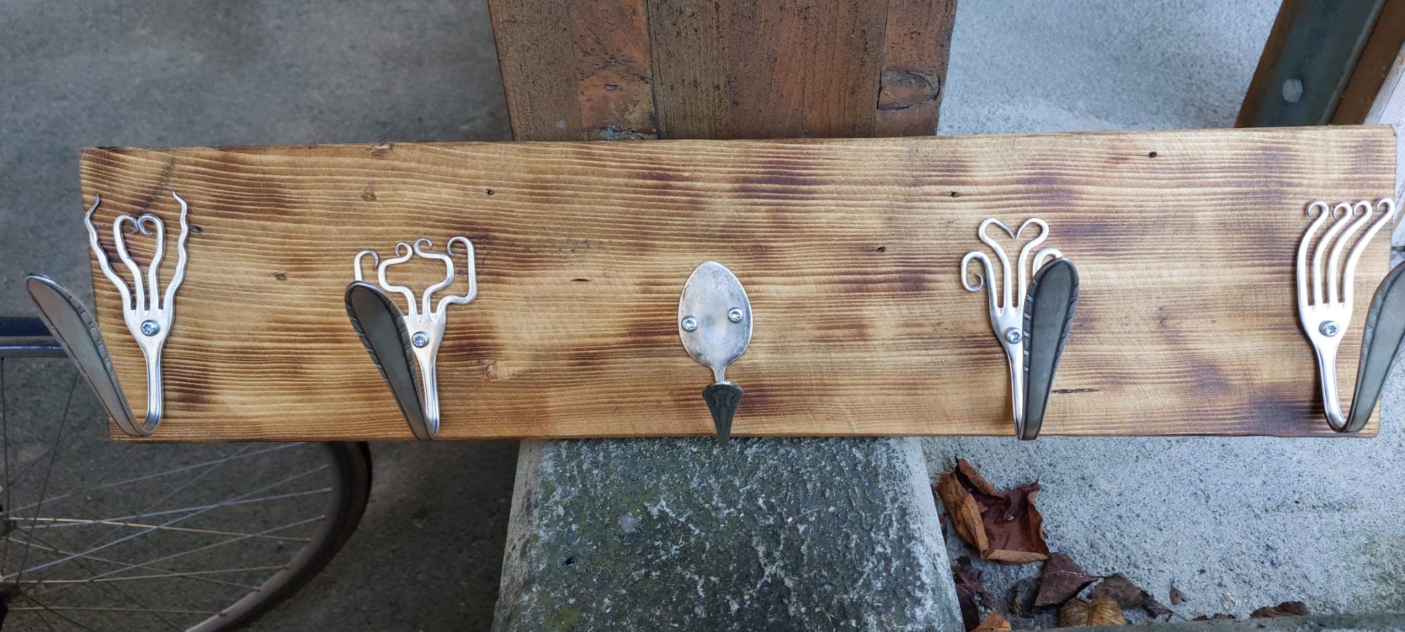 Metallkunstwerk von Nik Kläusler aus Bönigen – Inspiration für Auftragsarbeiten