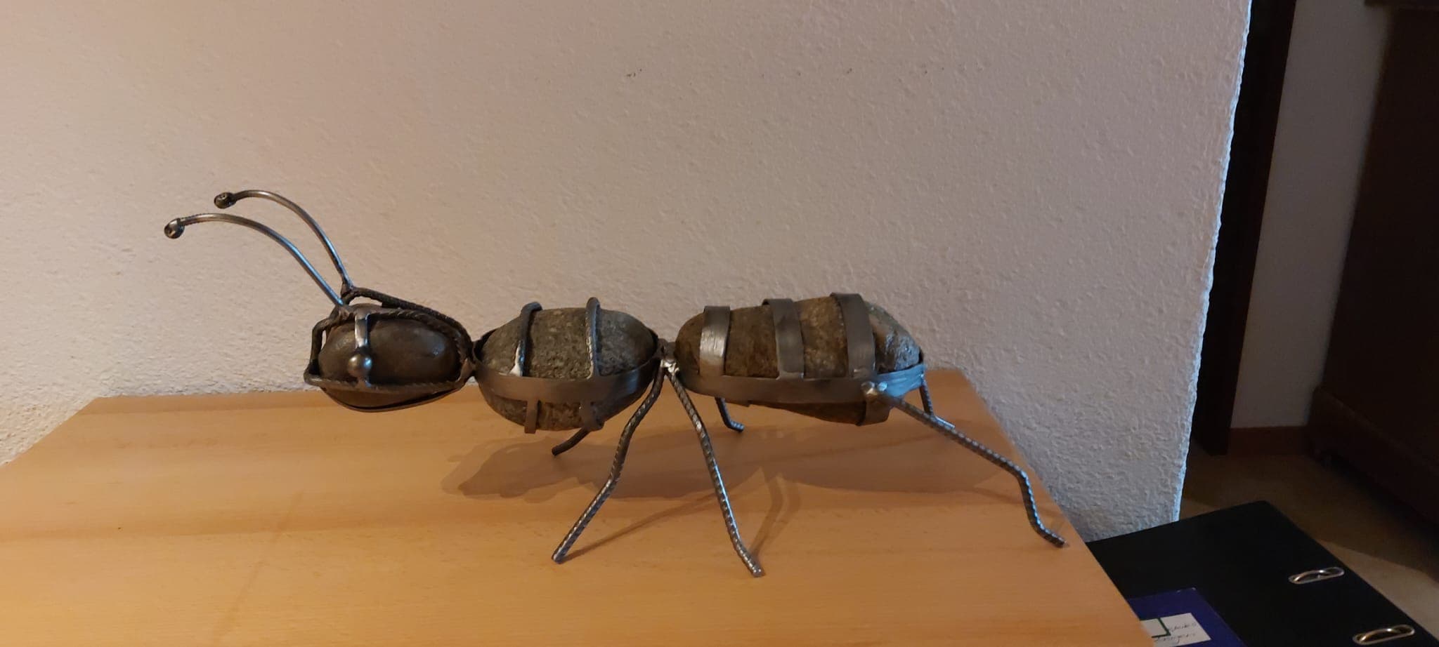 Metallkunstwerk von Nik Kläusler aus Bönigen – Inspiration für Auftragsarbeiten