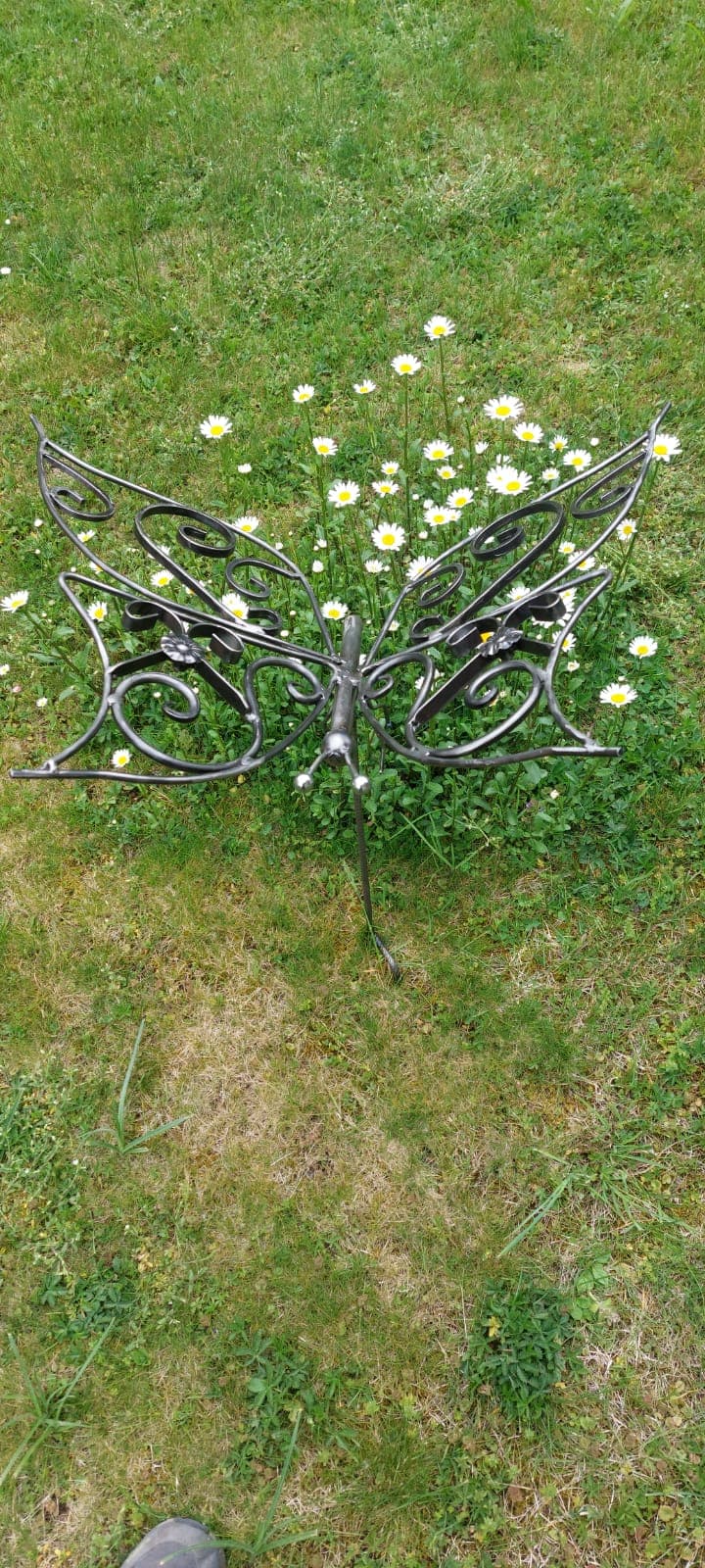 Metallkunstwerk von Nik Kläusler aus Bönigen – Inspiration für Auftragsarbeiten