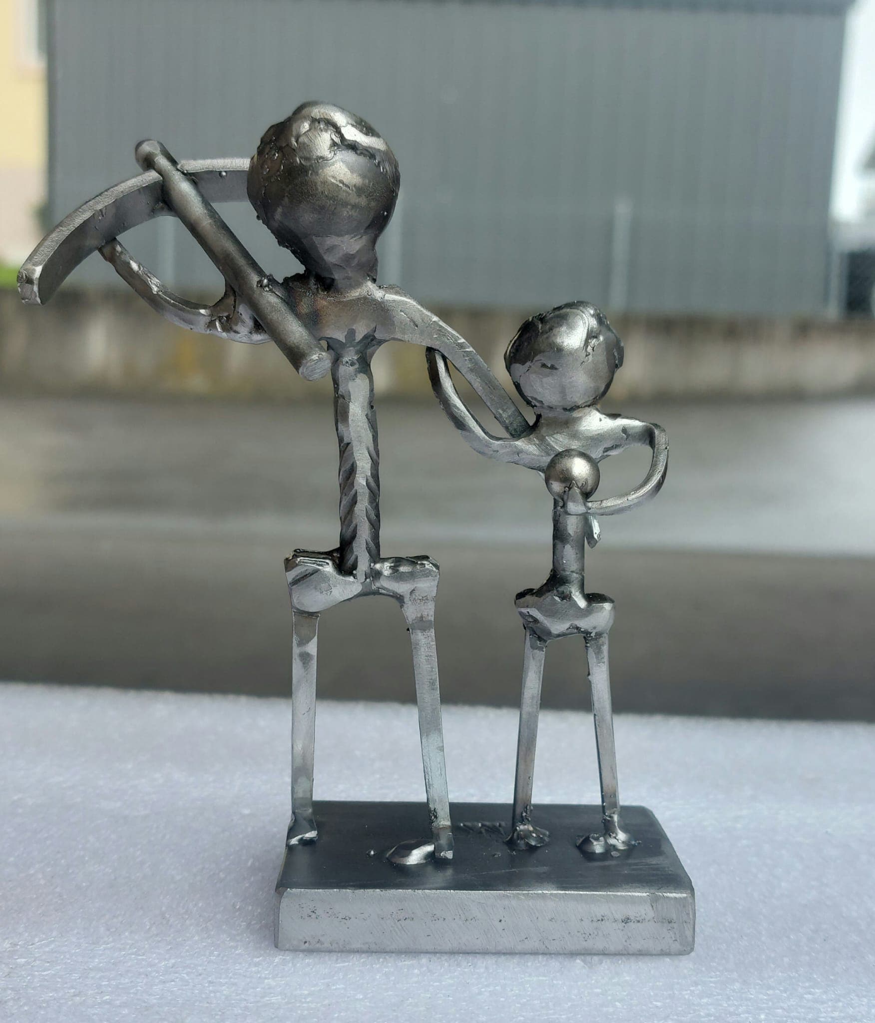 Metallkunstwerk von Nik Kläusler aus Bönigen – Inspiration für Auftragsarbeiten