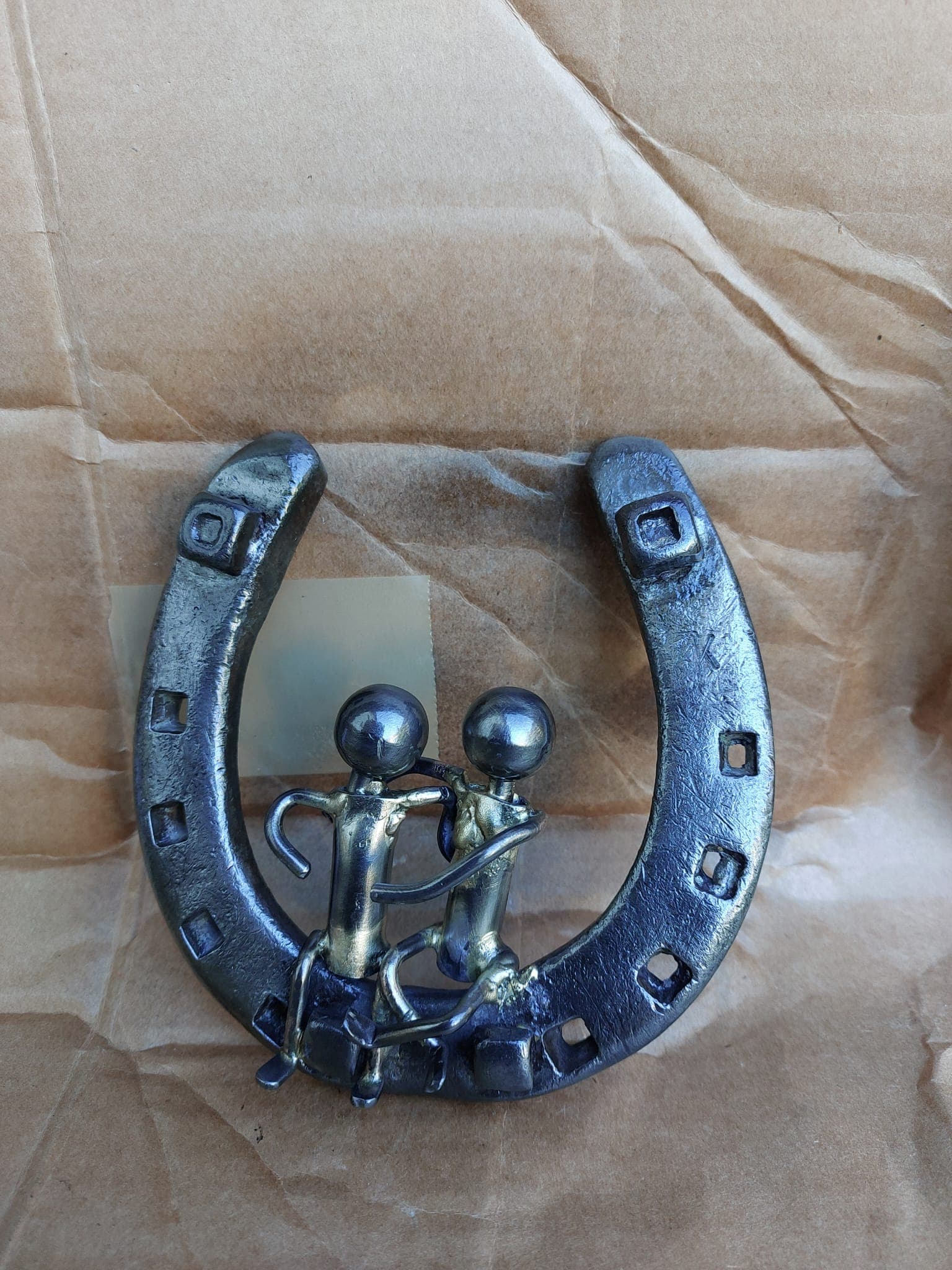 Metallkunstwerk von Nik Kläusler aus Bönigen – Inspiration für Auftragsarbeiten