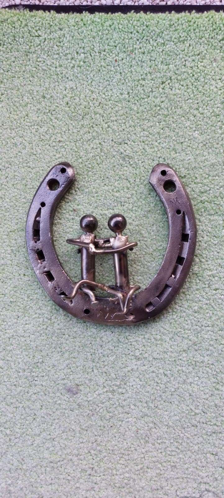 Metallkunstwerk von Nik Kläusler aus Bönigen – Inspiration für Auftragsarbeiten