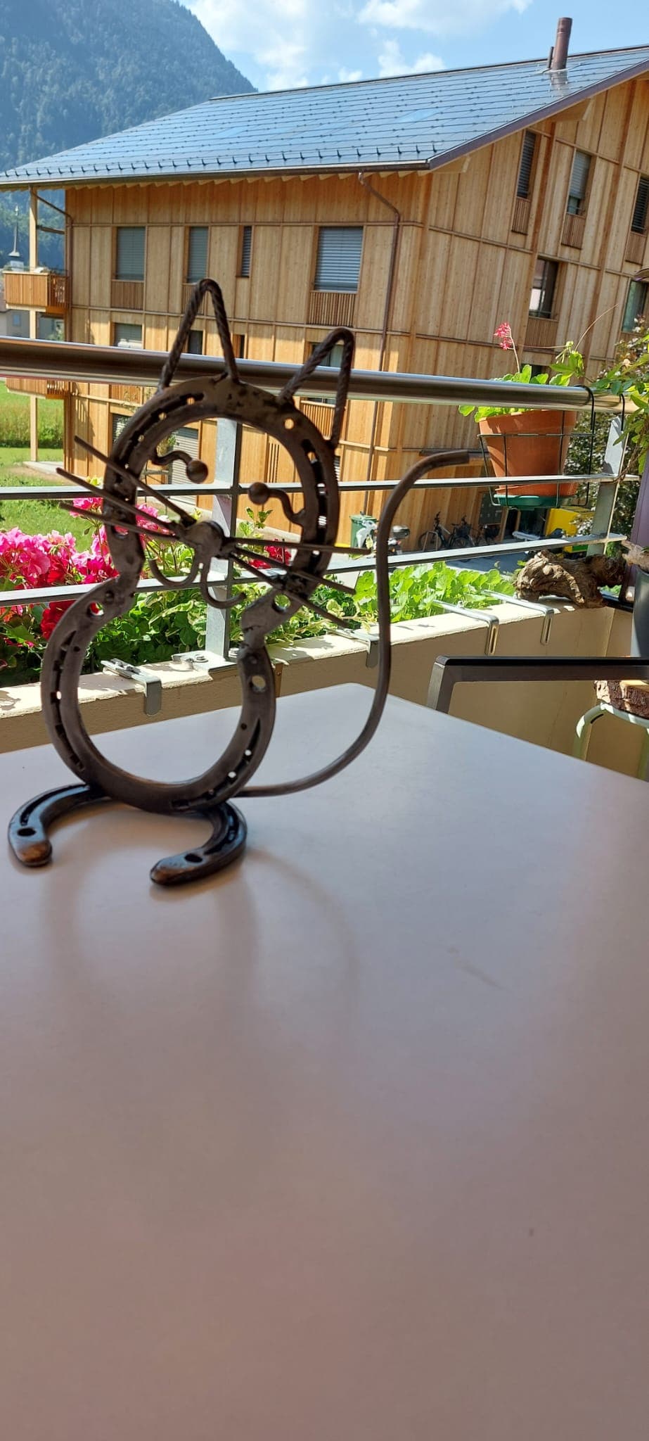 Metallkunstwerk von Nik Kläusler aus Bönigen – Inspiration für Auftragsarbeiten