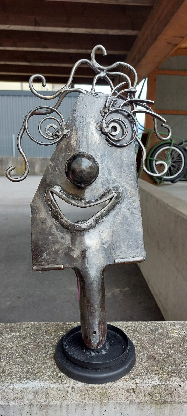 Metallkunstwerk von Nik Kläusler aus Bönigen – Inspiration für Auftragsarbeiten