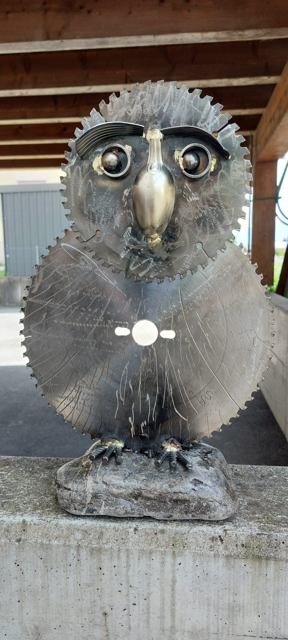 Metallkunstwerk von Nik Kläusler aus Bönigen