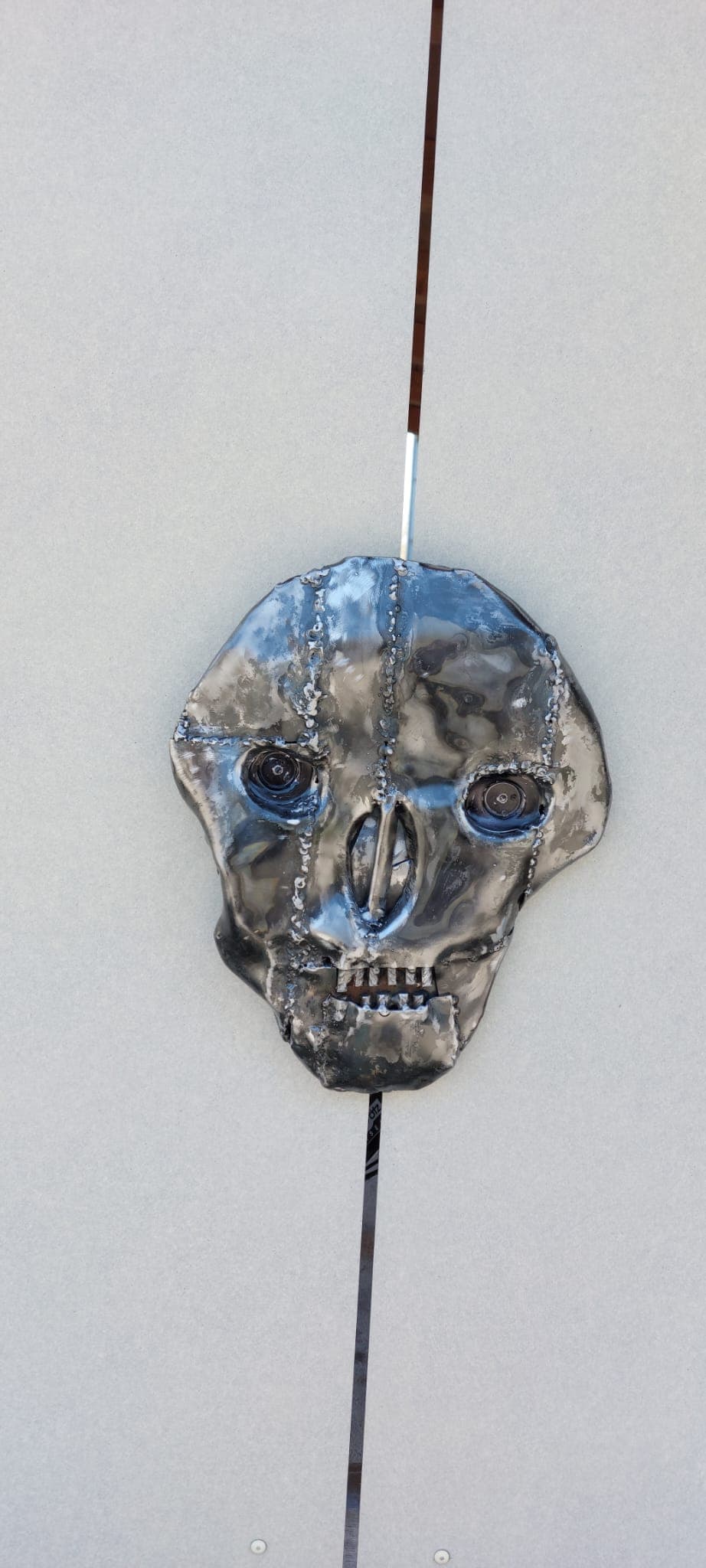 Metallkunstwerk von Nik Kläusler aus Bönigen
