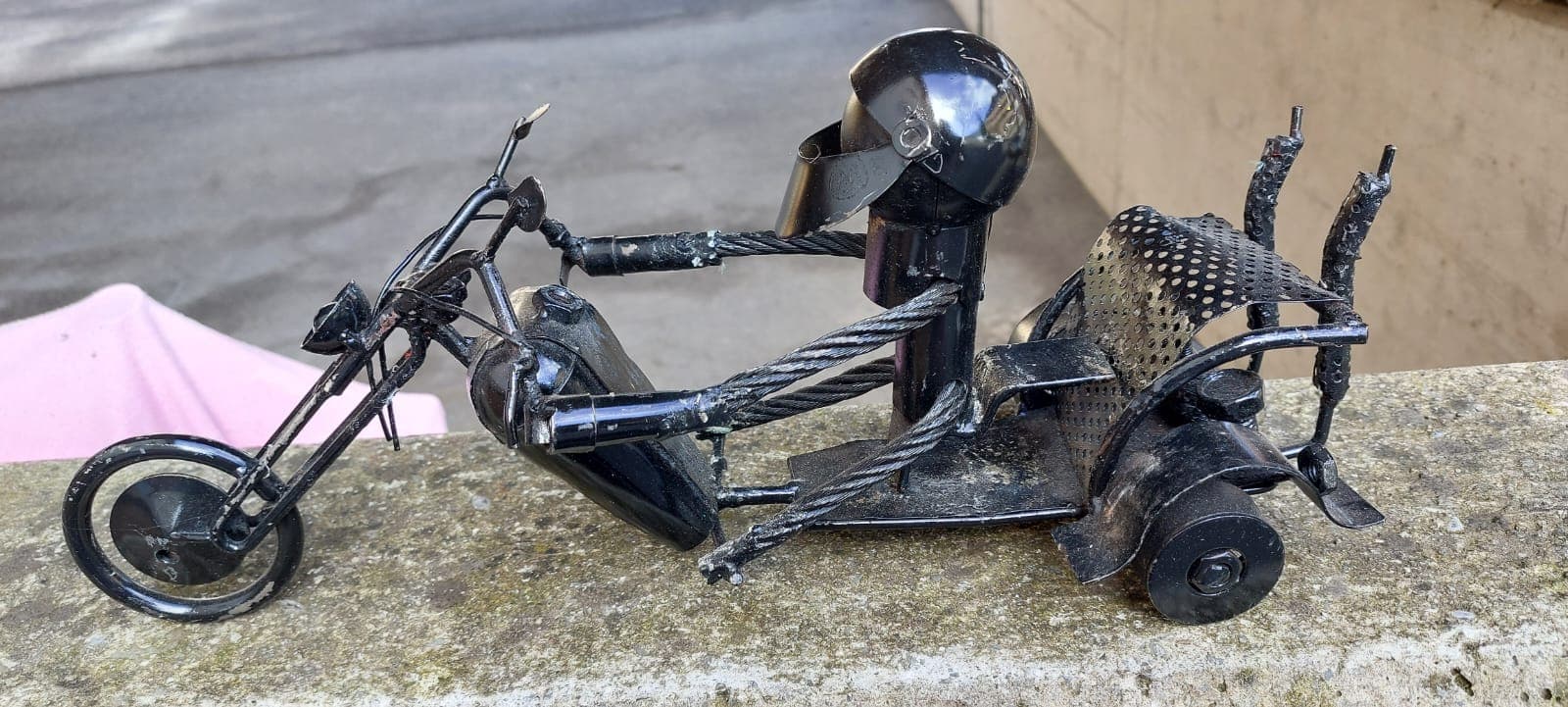 Metallkunstwerk von Nik Kläusler aus Bönigen