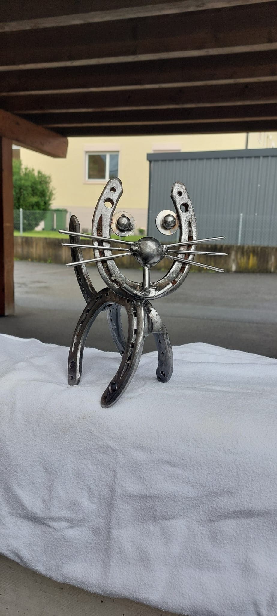 Metallkunstwerk von Nik Kläusler aus Bönigen